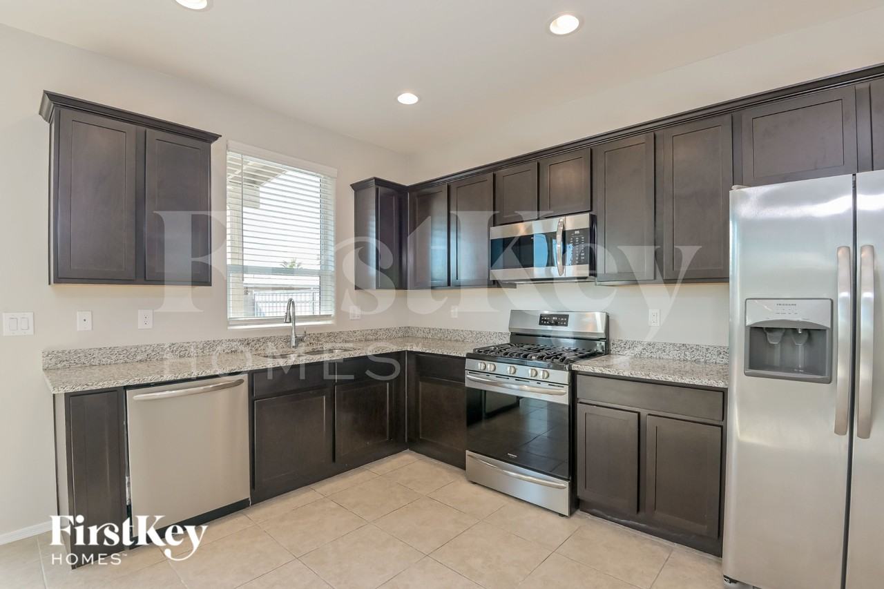 2851 N Fair Oaks Ave - Photo 5 of 15