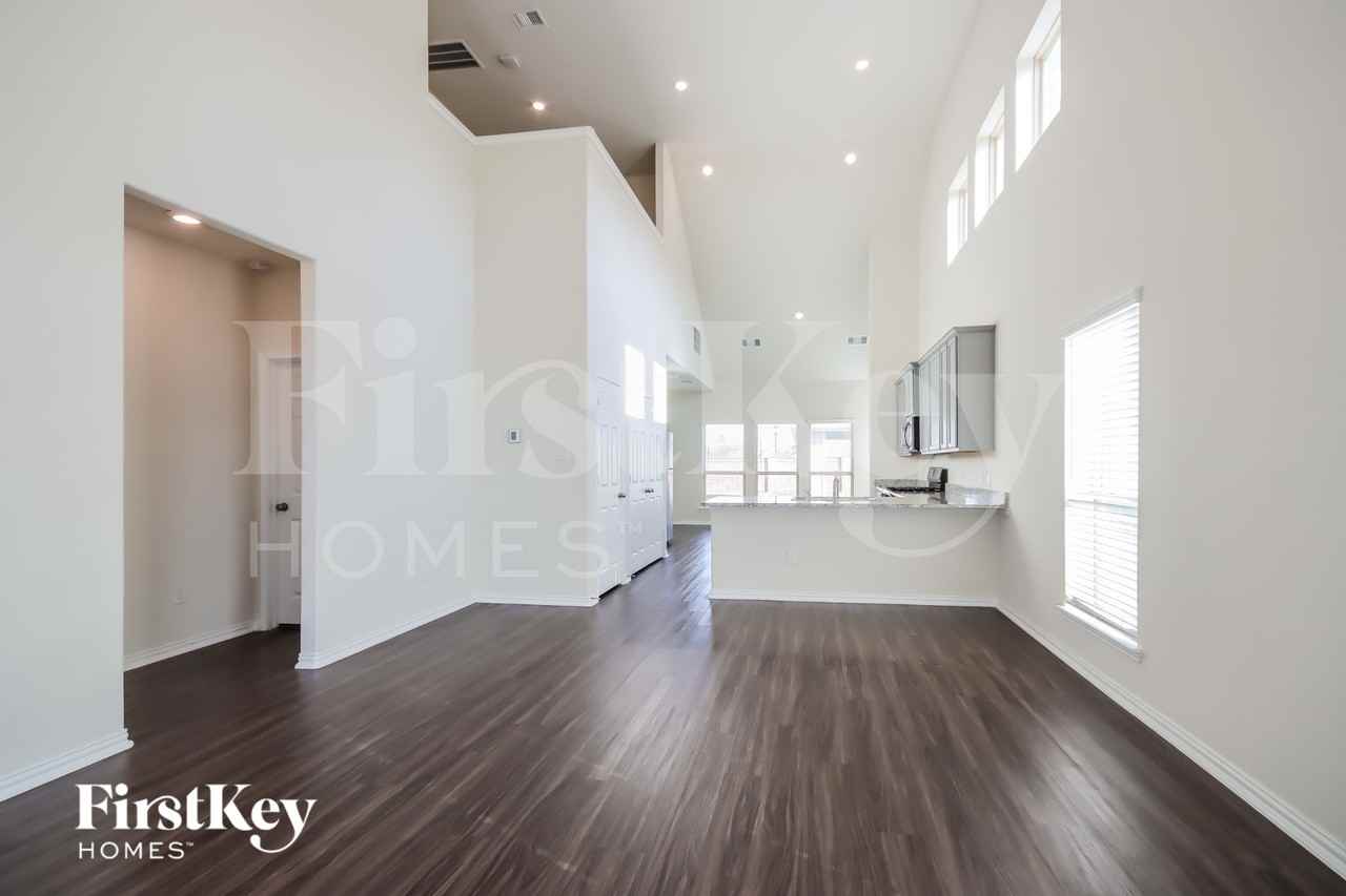 12543 Highgrove Springs Dr - Photo 3 of 18