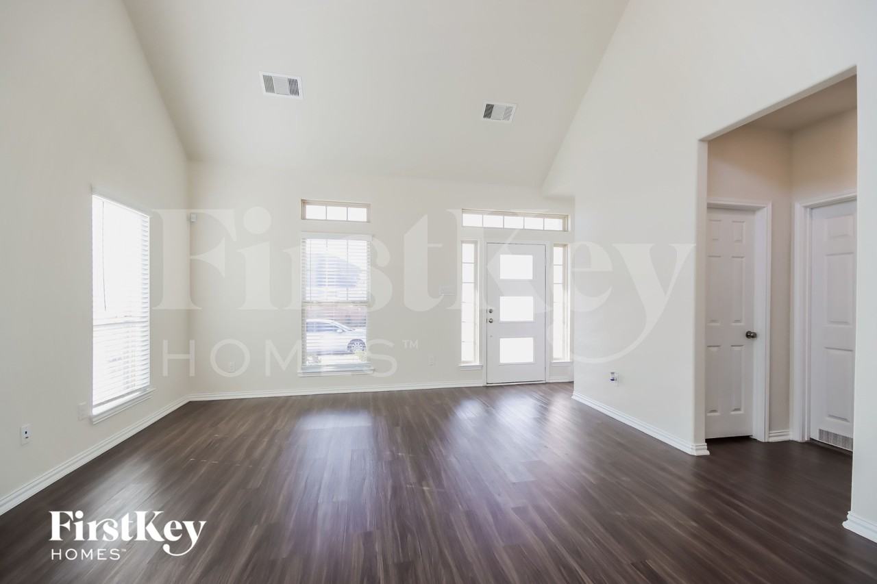 12543 Highgrove Springs Dr - Photo 5 of 18