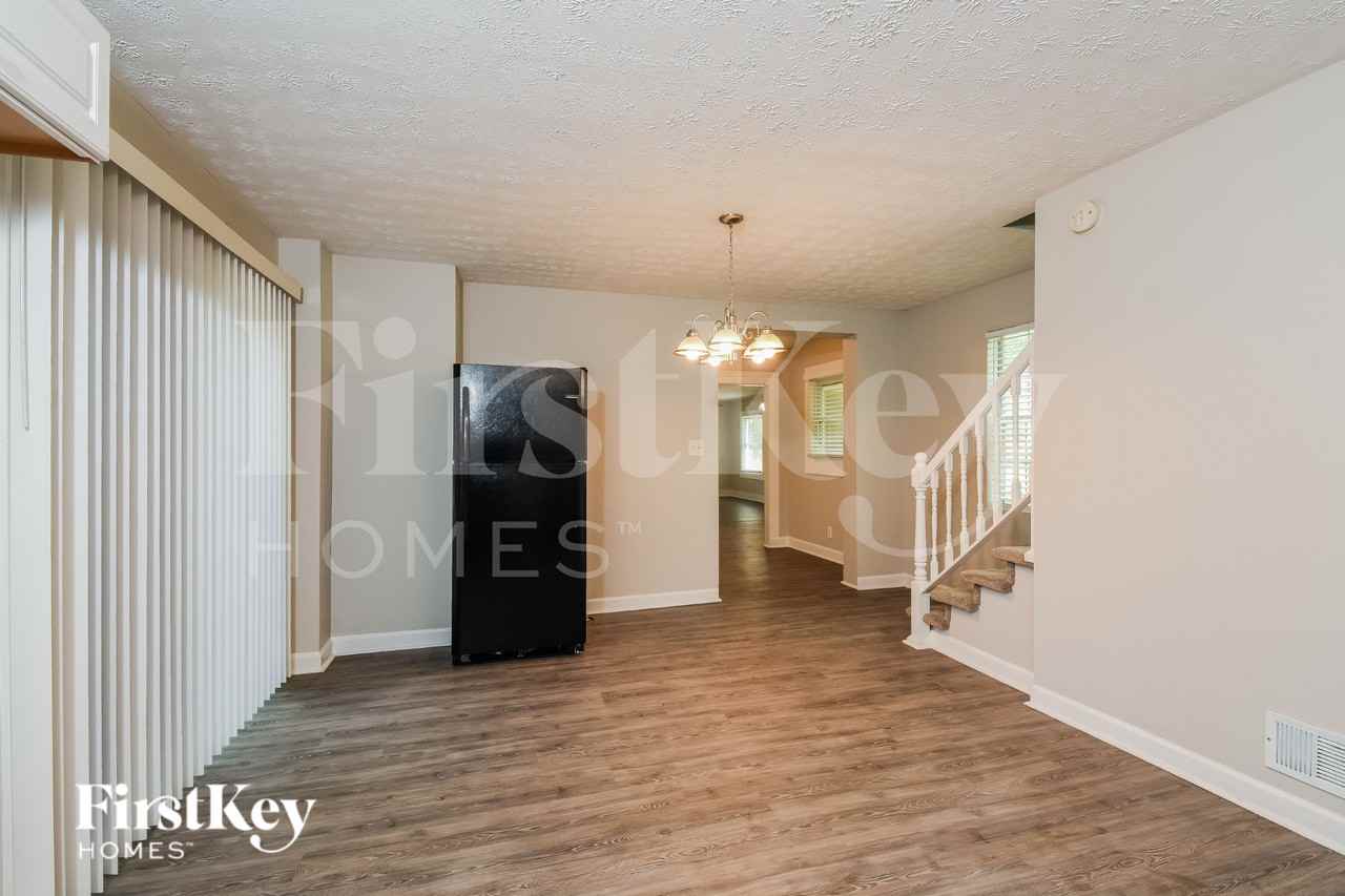 5664 Perk St - Photo 6 of 18