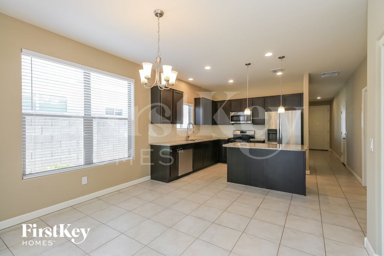 3915 W Alabama Ln - Photo 5 of 15