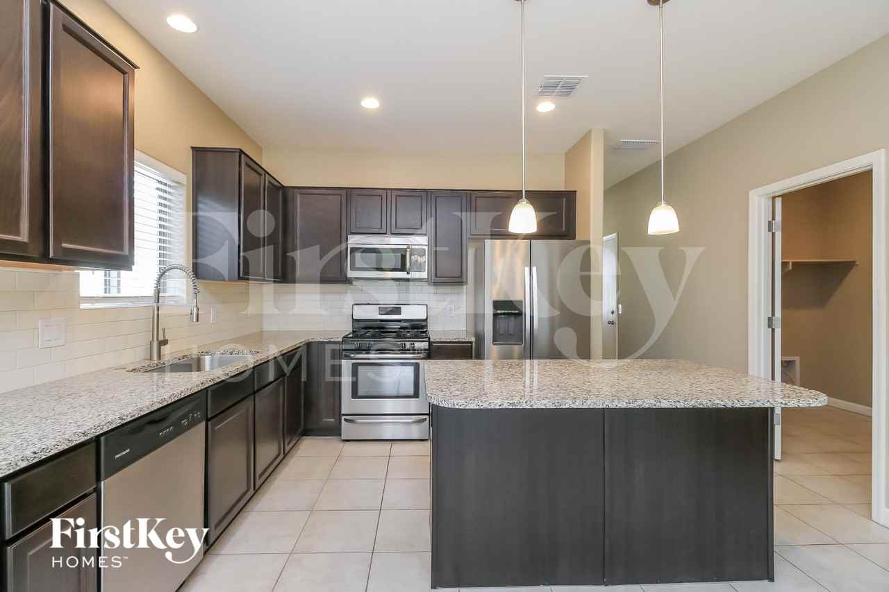 3915 W Alabama Ln - Photo 6 of 15