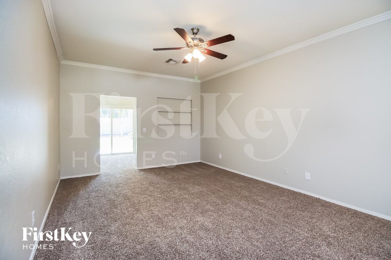 991 E Desert Moon Trl - Photo 2 of 15