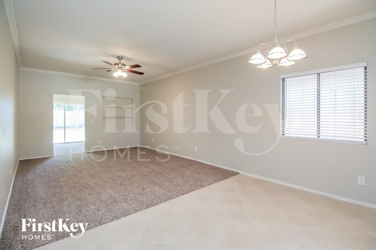 991 E Desert Moon Trl - Photo 4 of 15