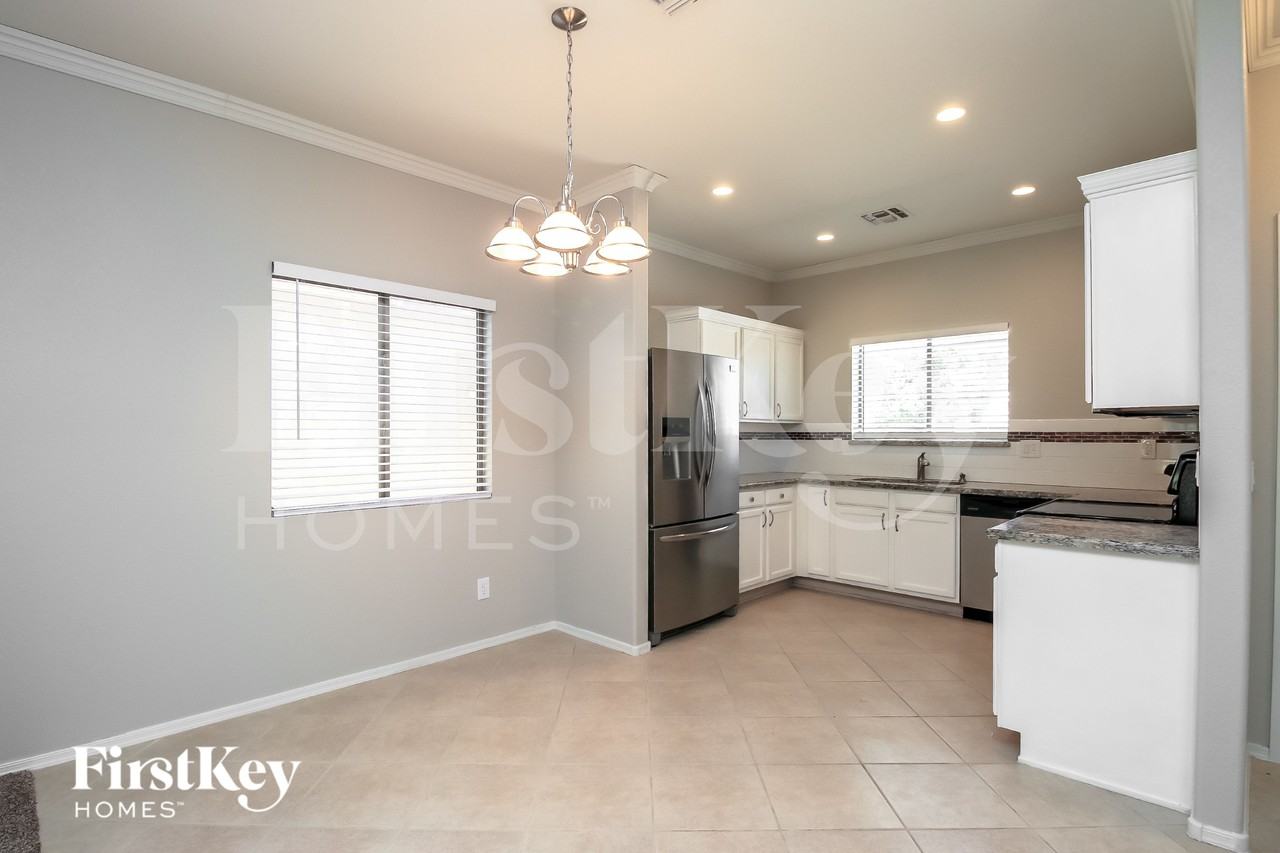 991 E Desert Moon Trl - Photo 5 of 15
