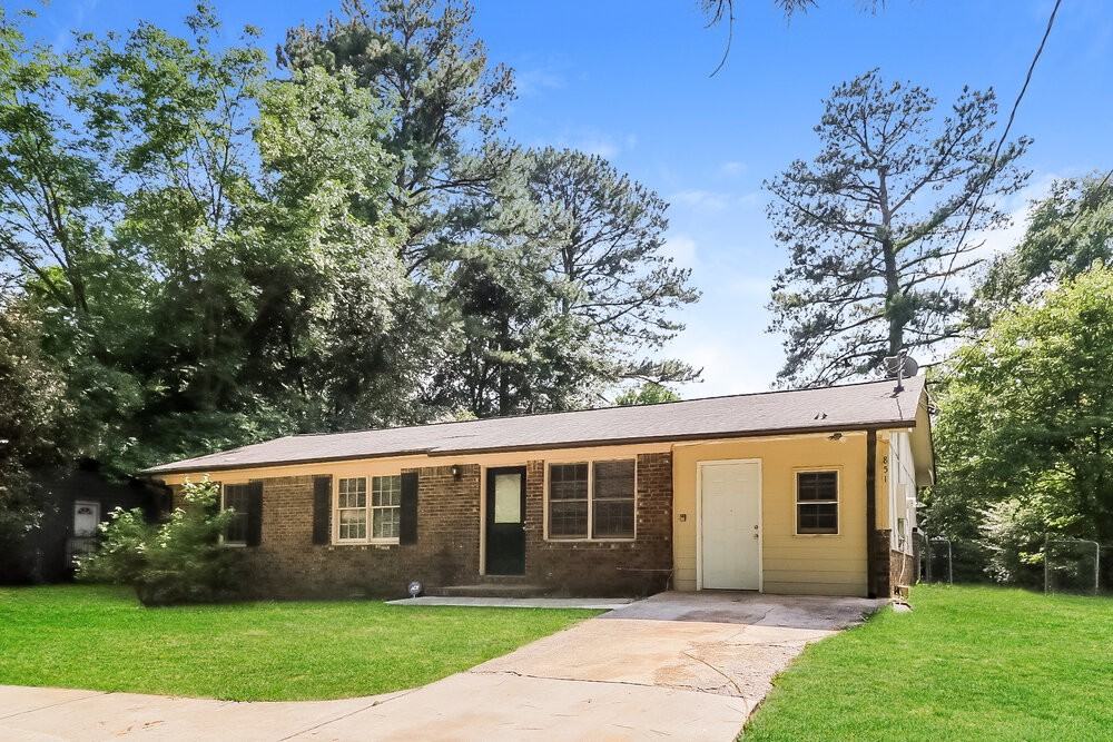 851 Grayson Hwy - Photo 2 of 25