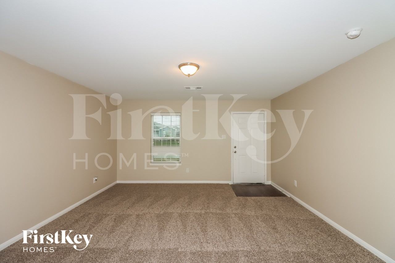 8015 Distant Harbor Rd - Photo 3 of 15