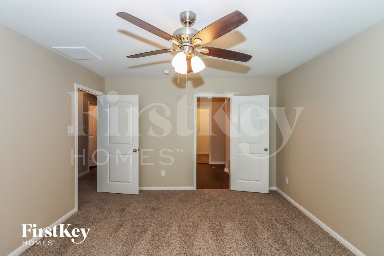 8015 Distant Harbor Rd - Photo 7 of 15
