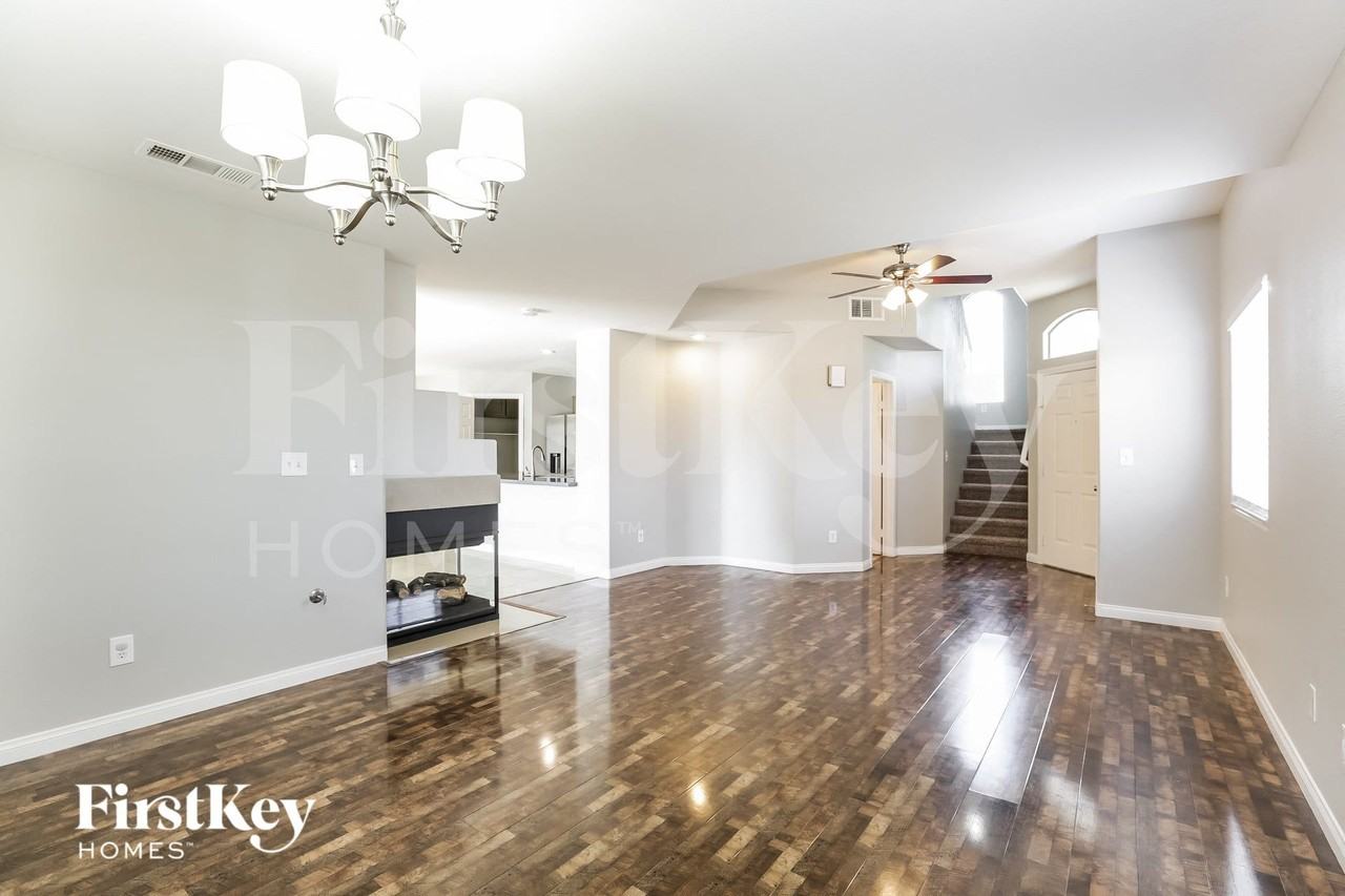 9501 Forest Lily Ct - Photo 4 of 15