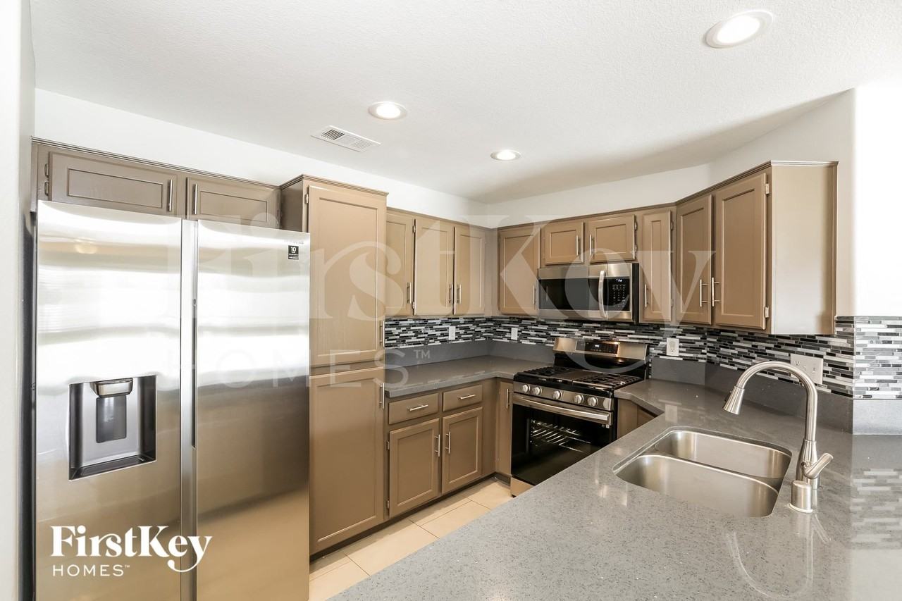 9501 Forest Lily Ct - Photo 5 of 15