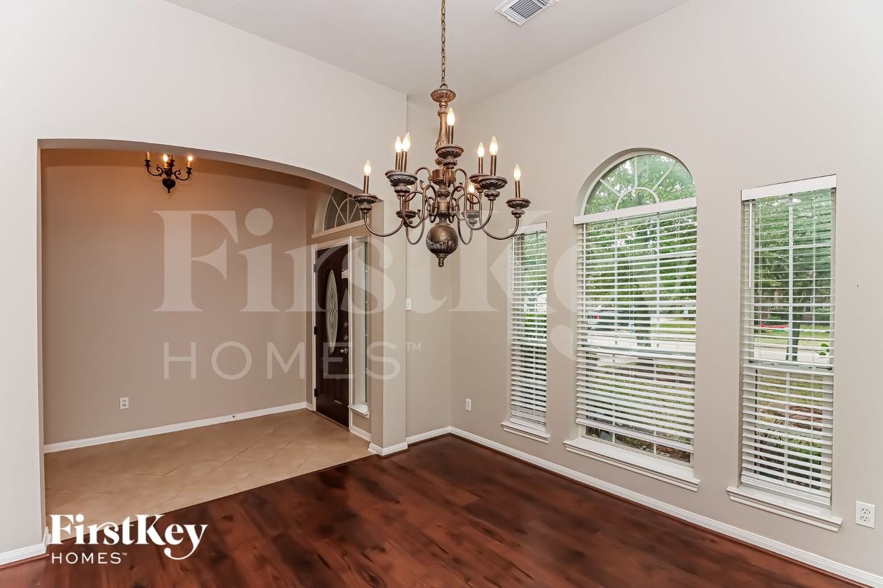 11026 Seminole Spring Ln - Photo 5 of 16