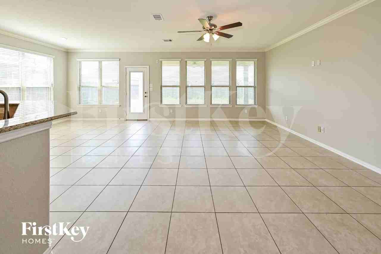 4306 Apple Ln - Photo 2 of 16