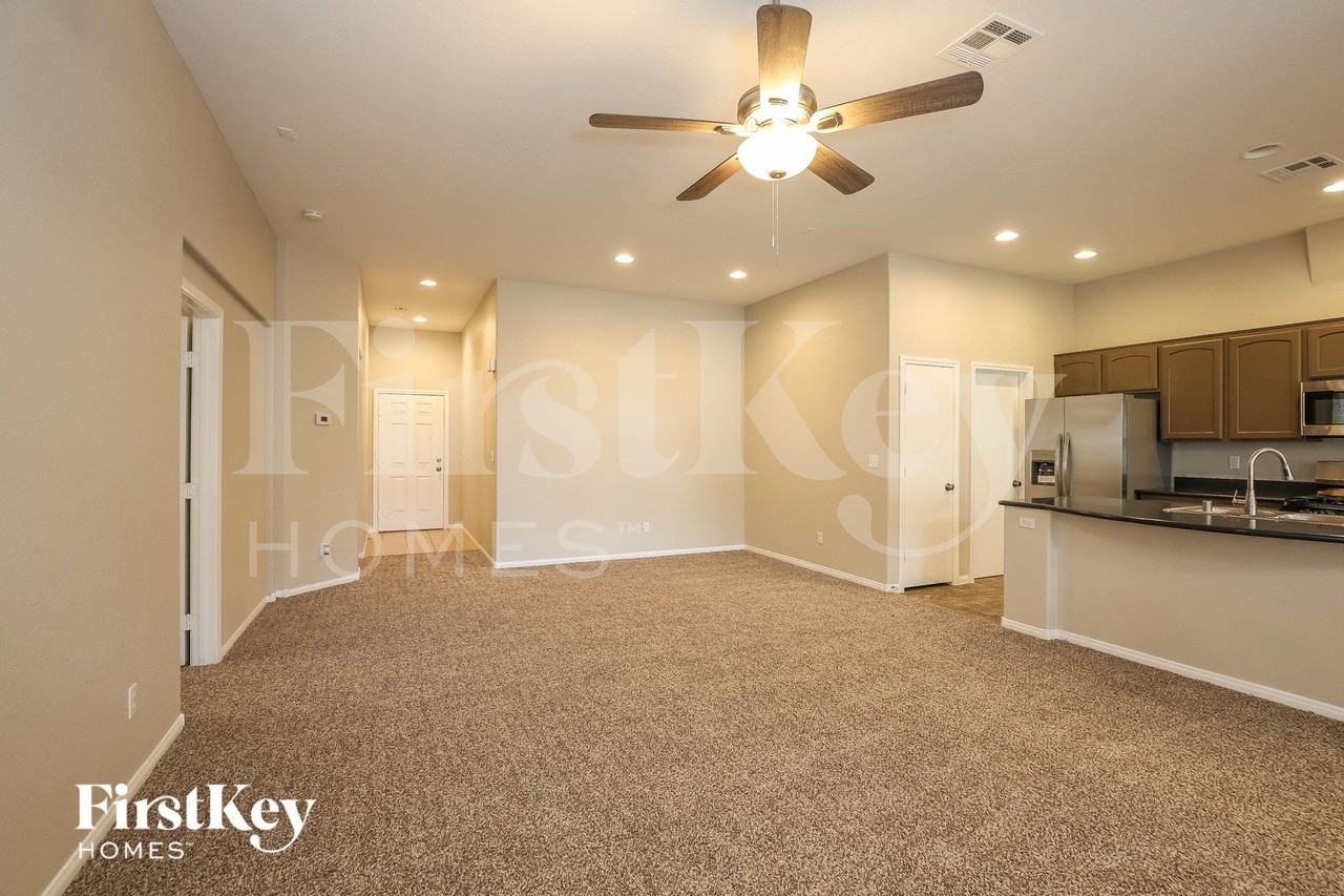 6345 Salmon Mountain Ave - Photo 4 of 15