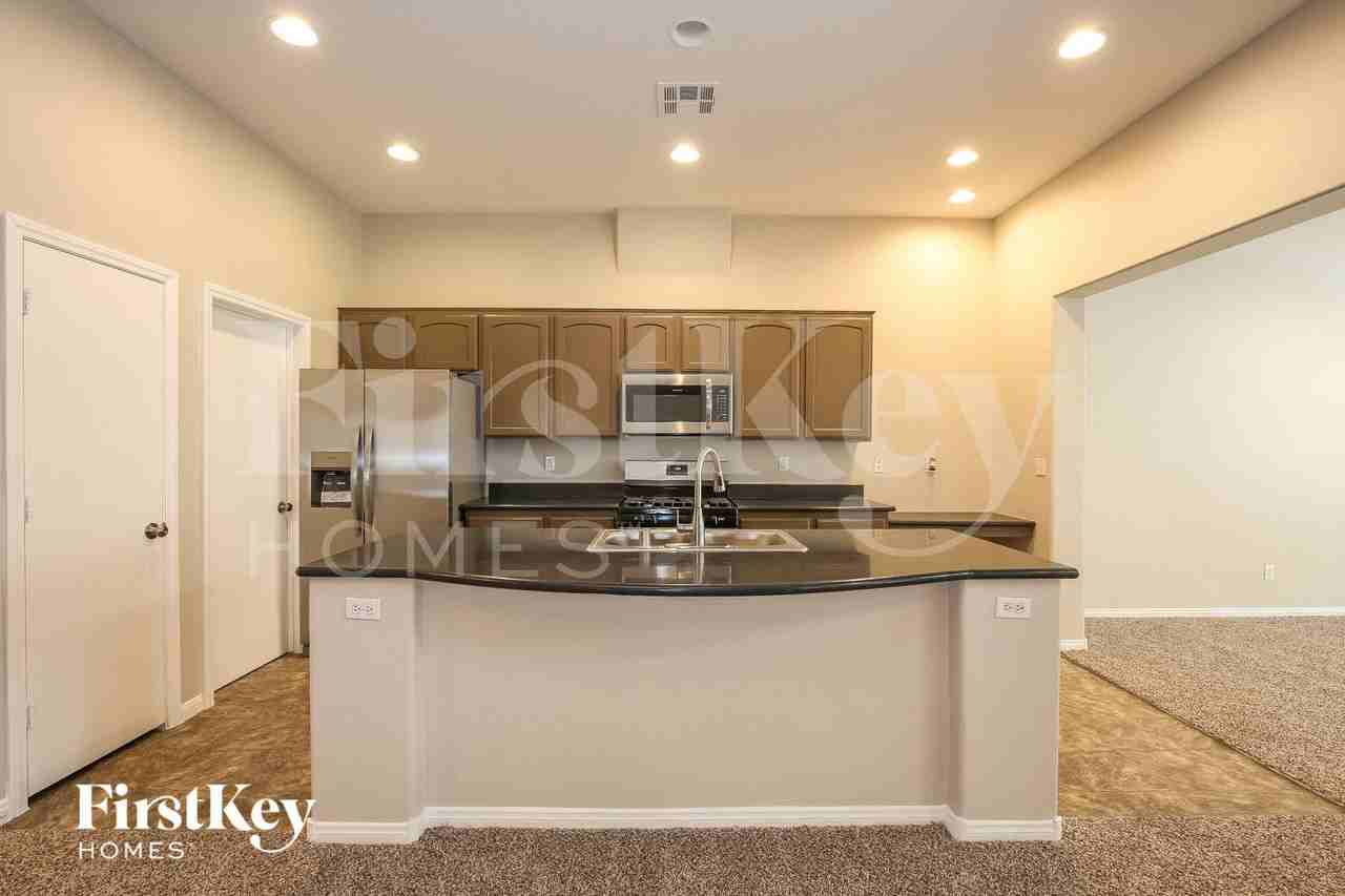 6345 Salmon Mountain Ave - Photo 5 of 15