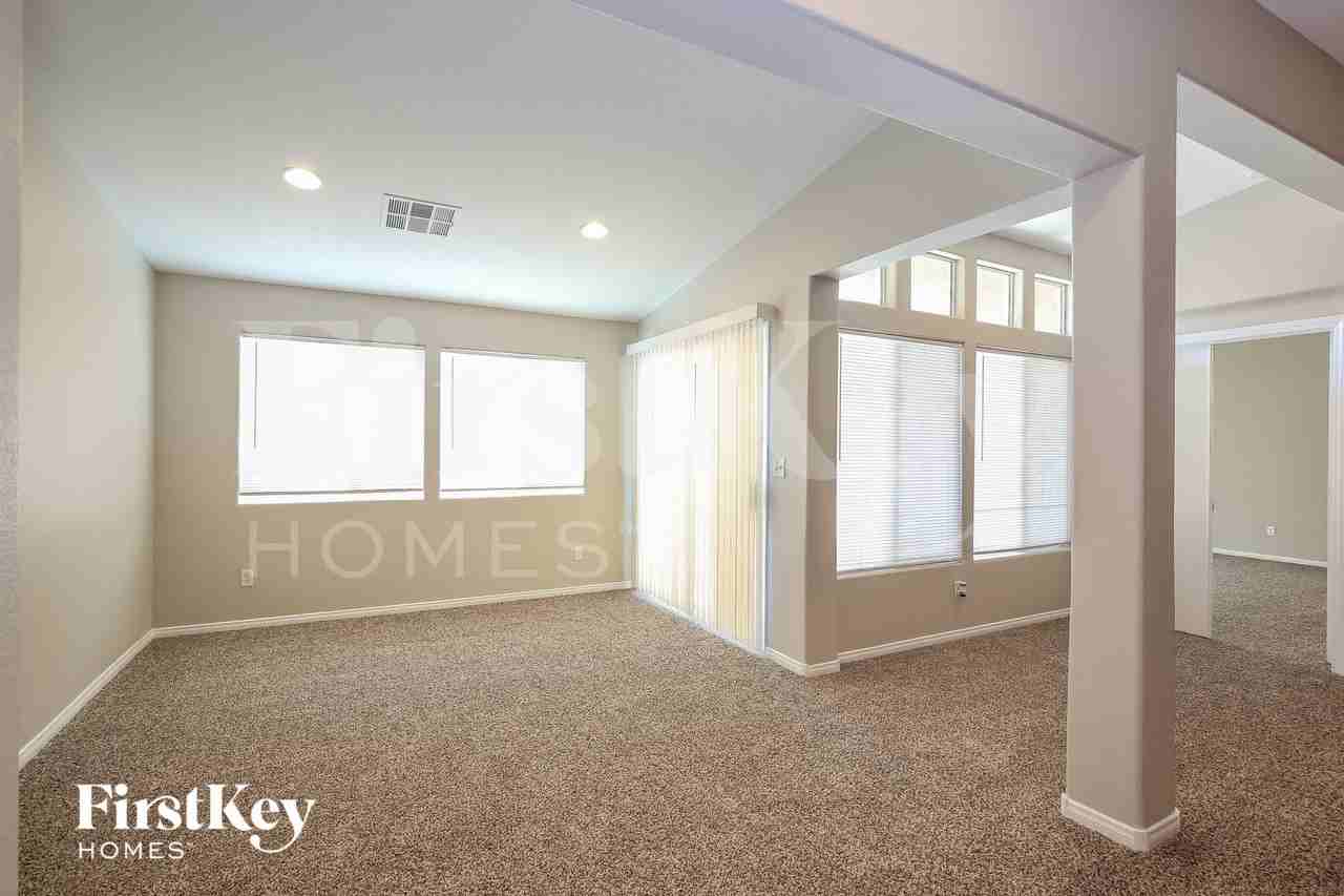 6345 Salmon Mountain Ave - Photo 6 of 15