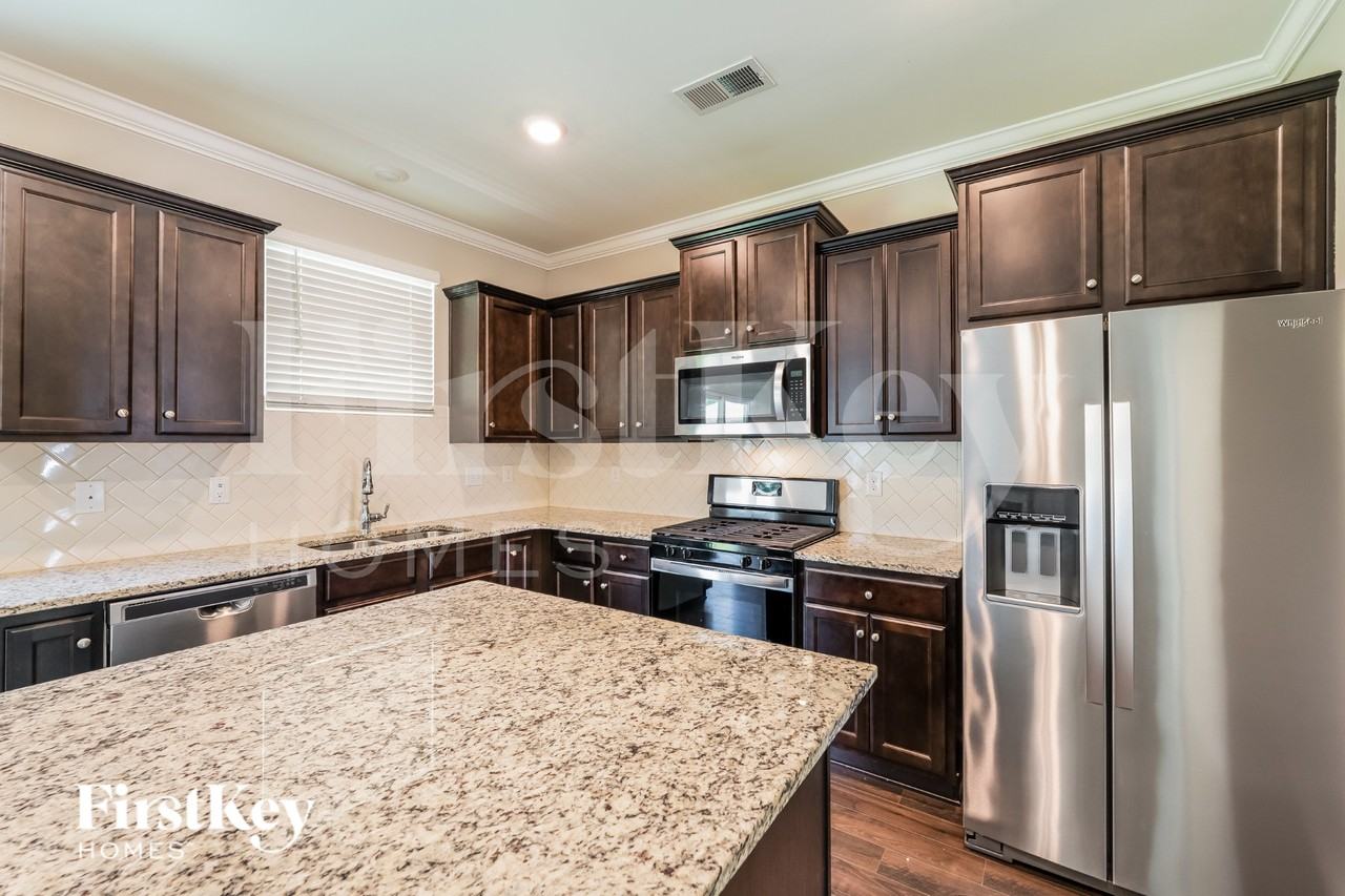 4131 Park Crossings Dr - Photo 6 of 16
