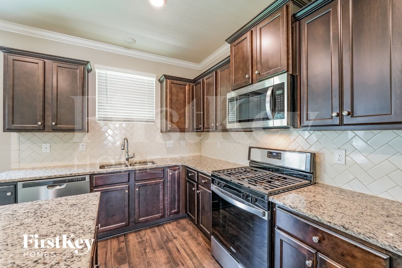 4131 Park Crossings Dr - Photo 7 of 16