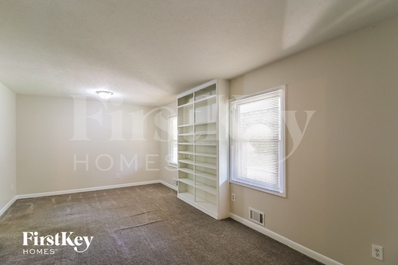 3966 Emerald North Dr - Photo 4 of 19