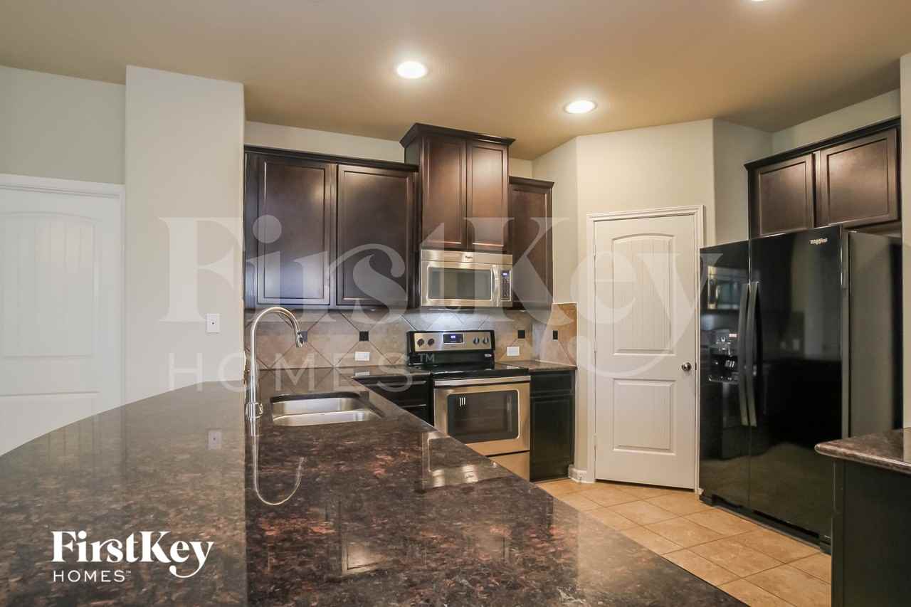 16106 Broadwater Dr - Photo 7 of 16