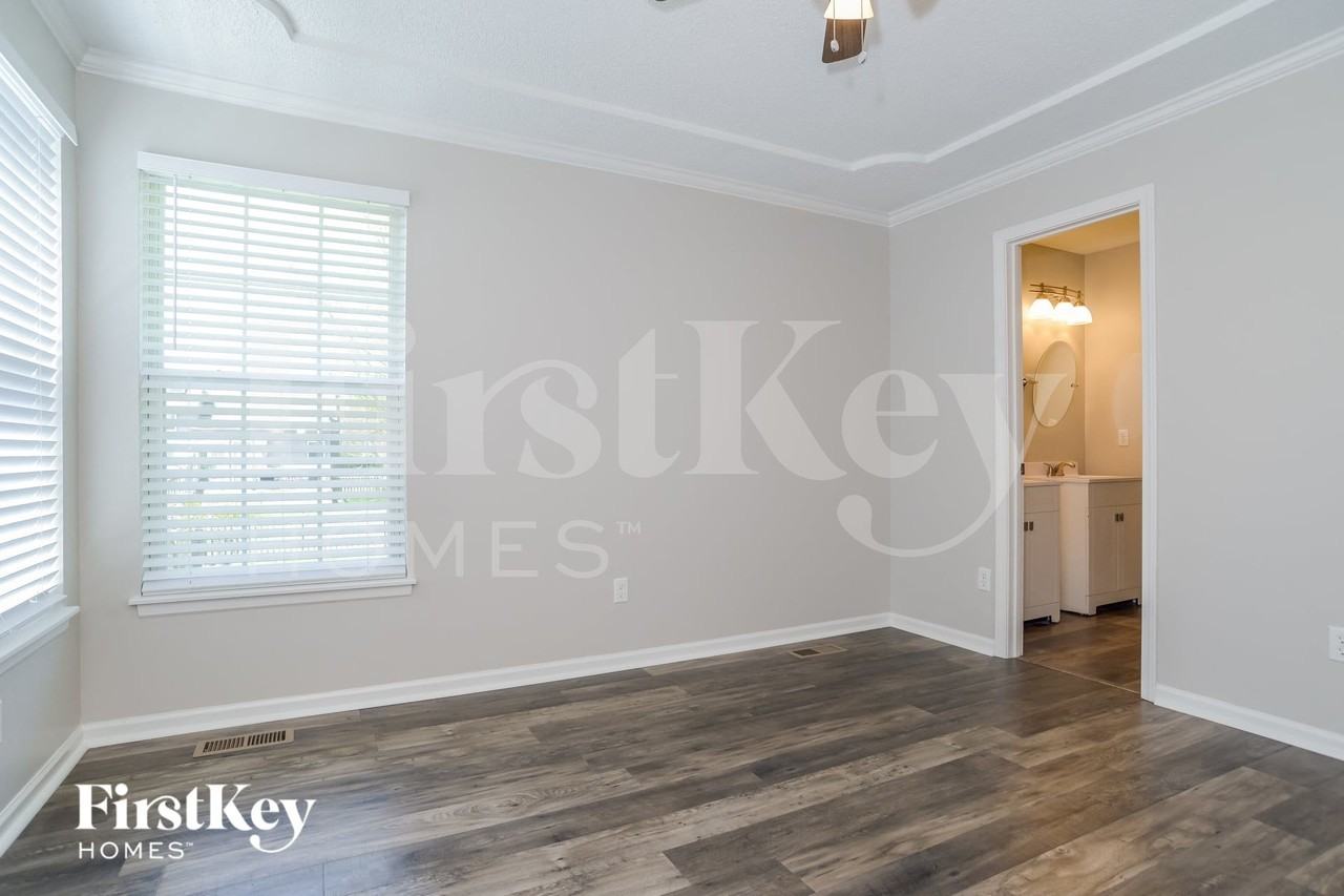 11108 N Lewis Ave - Photo 7 of 15