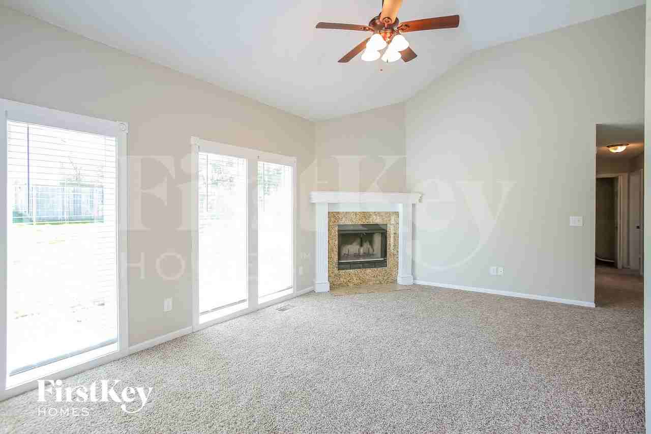 1601 Nw 79th Ter - Photo 4 of 15