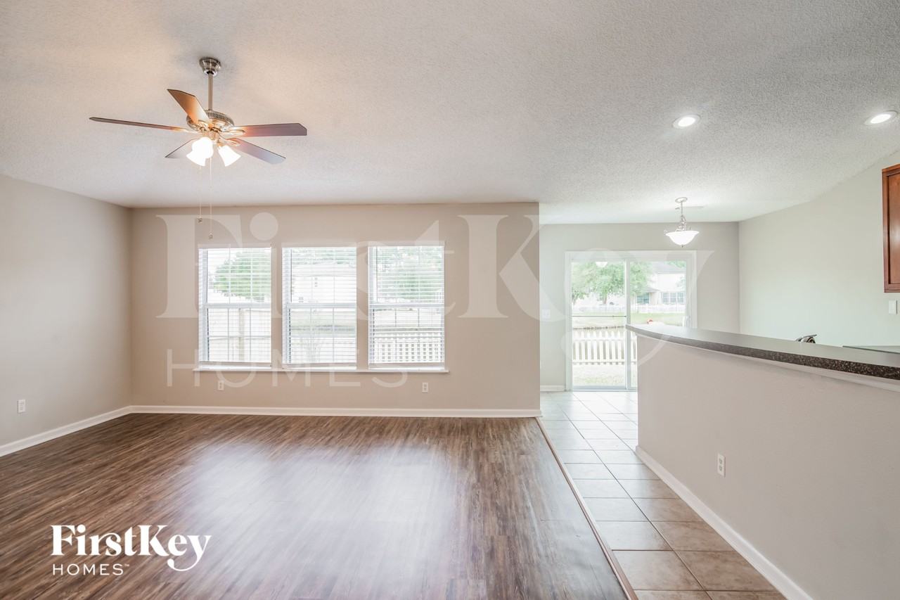 12241 Pebble Point Dr W - Photo 4 of 16