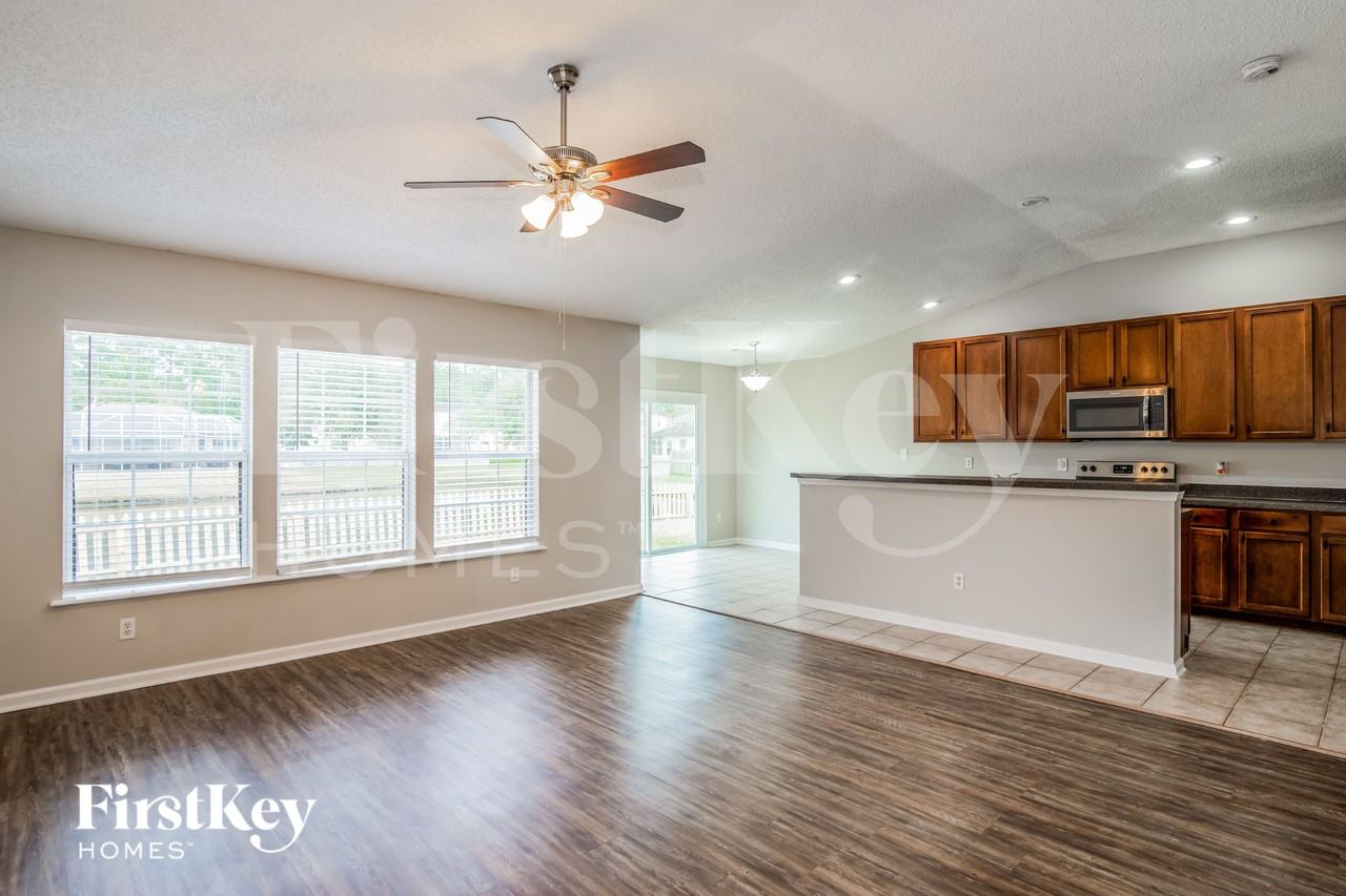 12241 Pebble Point Dr W - Photo 5 of 16