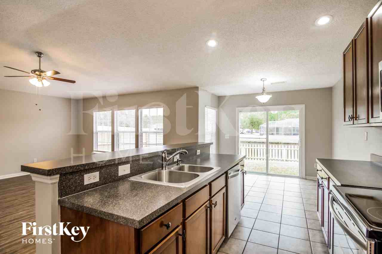 12241 Pebble Point Dr W - Photo 7 of 16