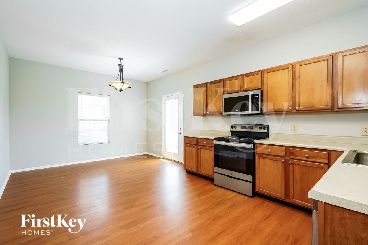 779 Heartland Dr - Photo 4 of 16