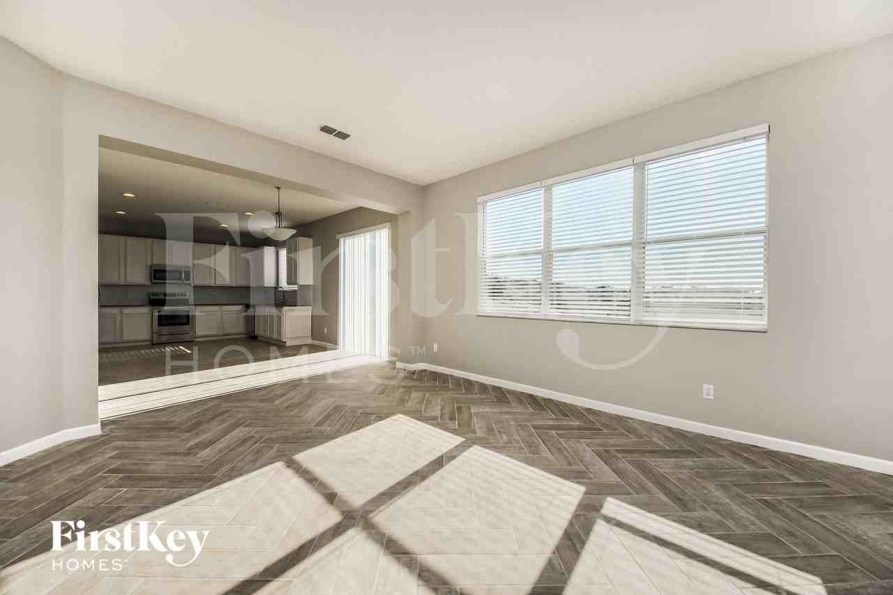 796 Lakeview Pointe Dr - Photo 4 of 15