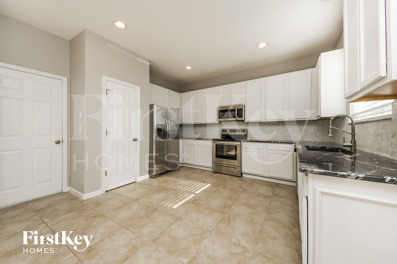 796 Lakeview Pointe Dr - Photo 5 of 15