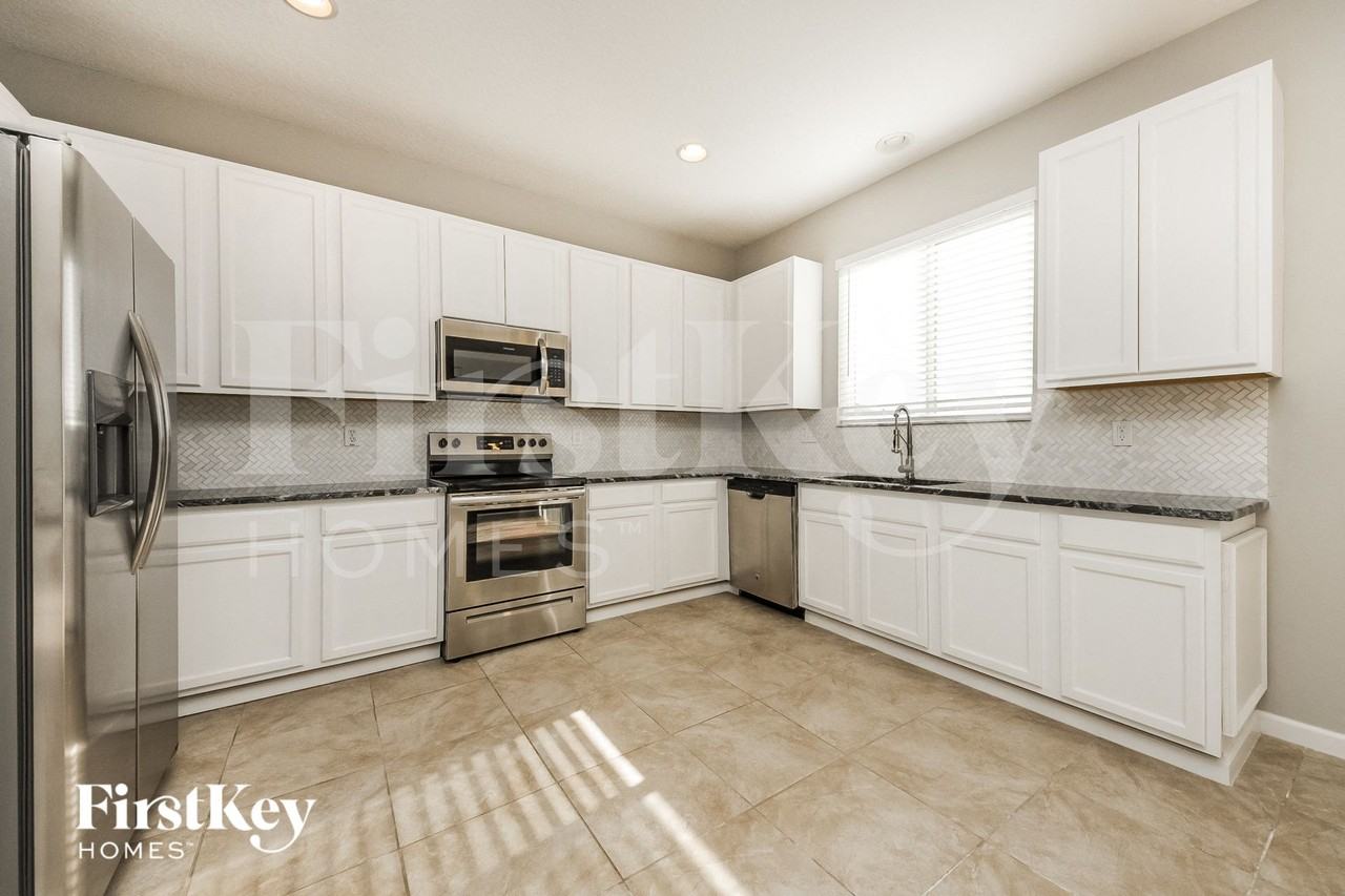 796 Lakeview Pointe Dr - Photo 6 of 15