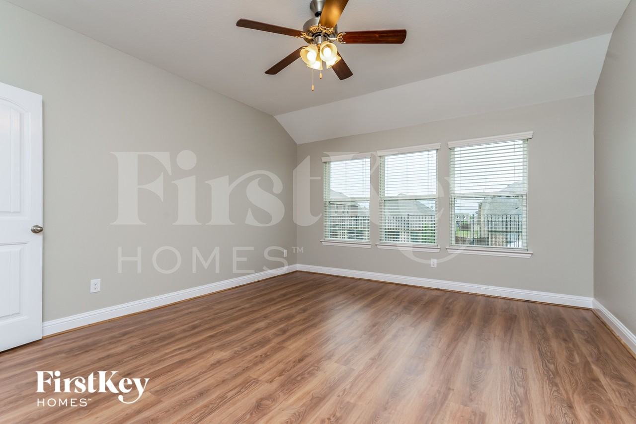 605 England St - Photo 3 of 16
