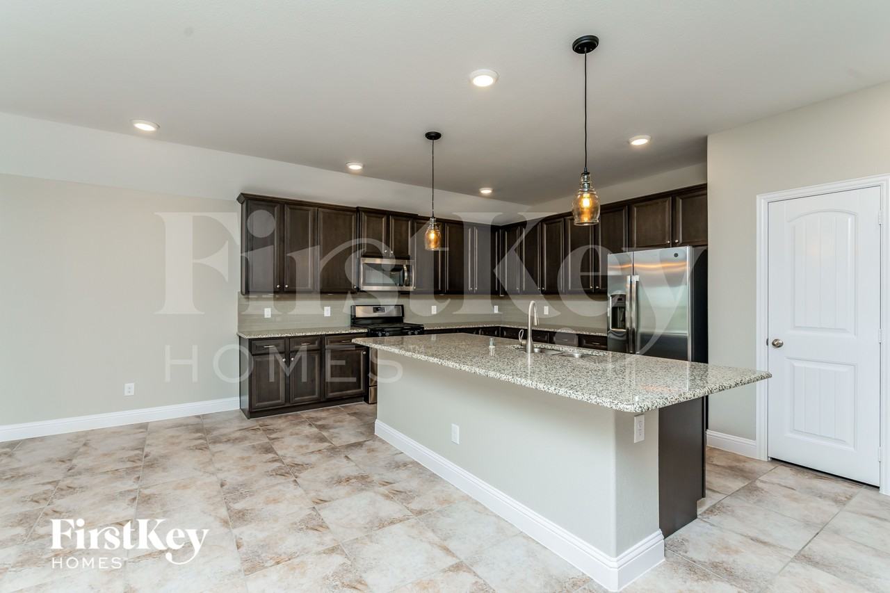 605 England St - Photo 7 of 16