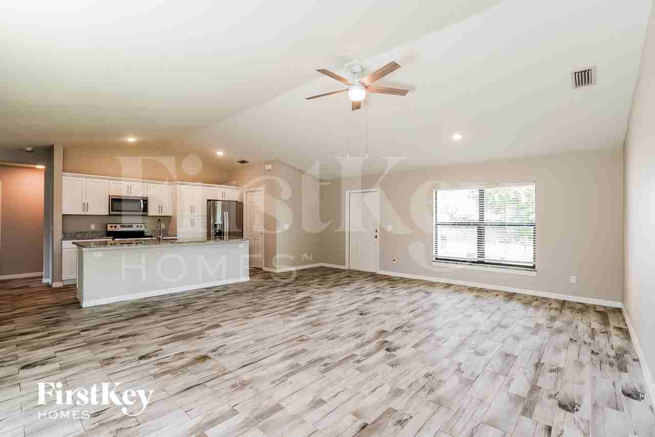 8432 Grove Rd - Photo 3 of 15