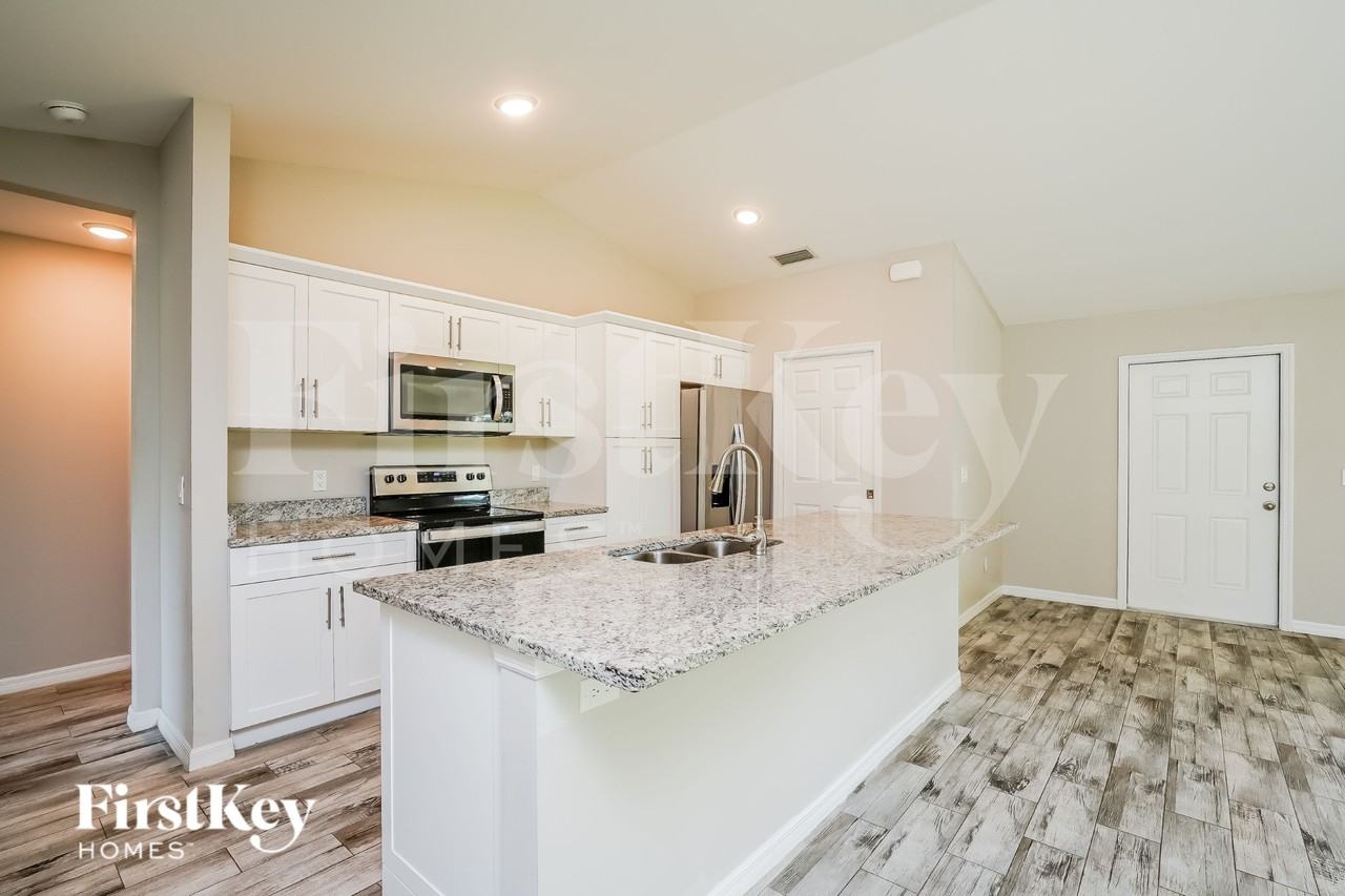 8432 Grove Rd - Photo 4 of 15
