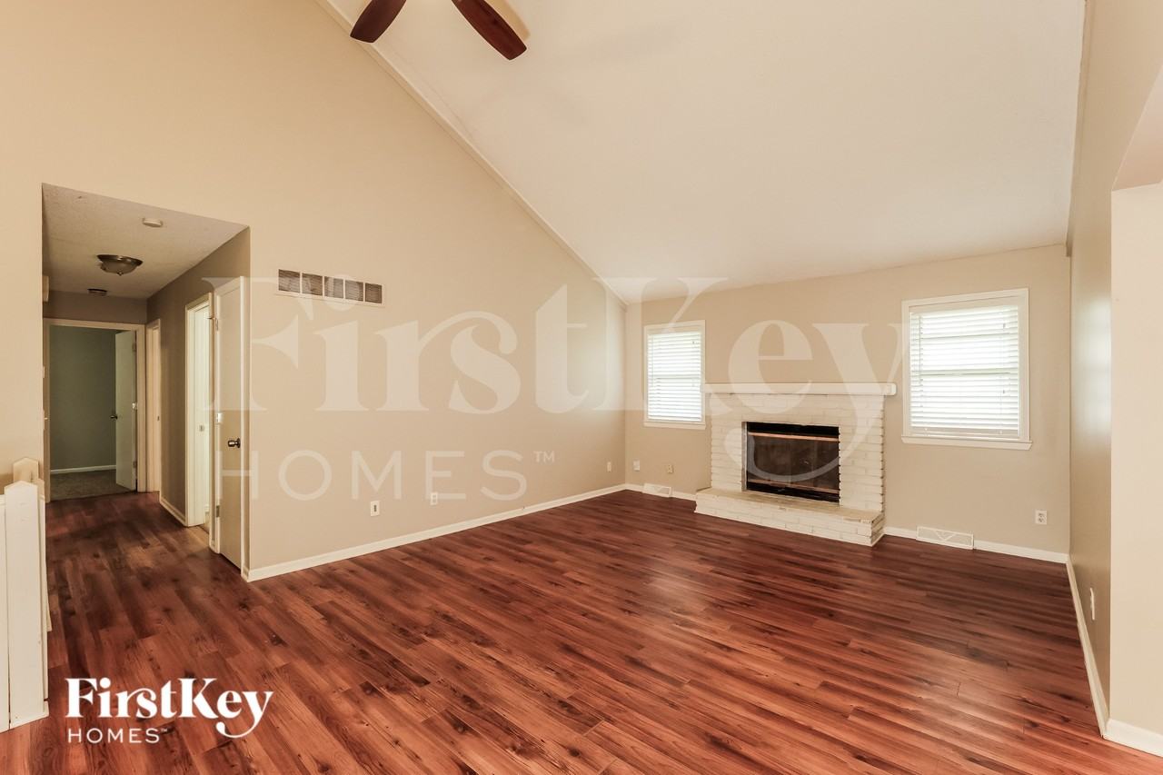 804 Ne Karapat Dr - Photo 2 of 19