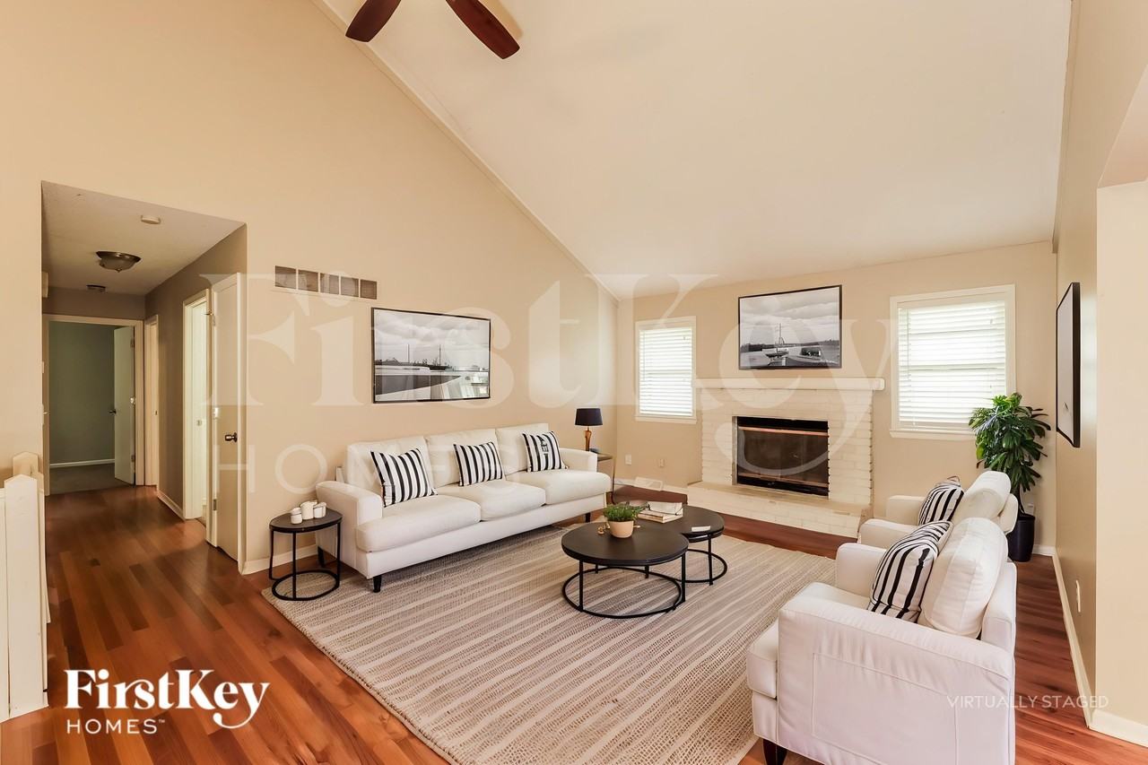 804 Ne Karapat Dr - Photo 3 of 19