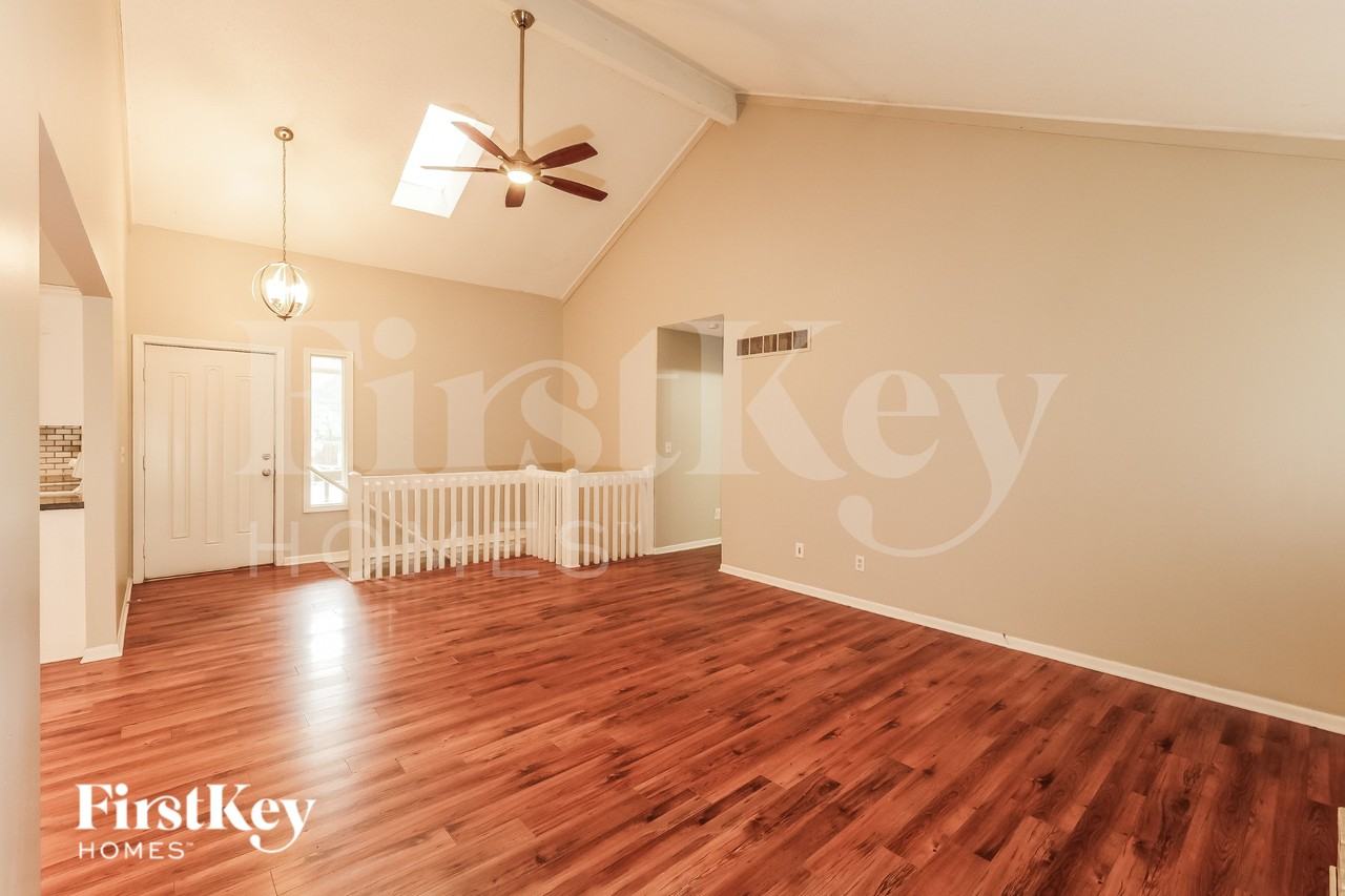 804 Ne Karapat Dr - Photo 4 of 19