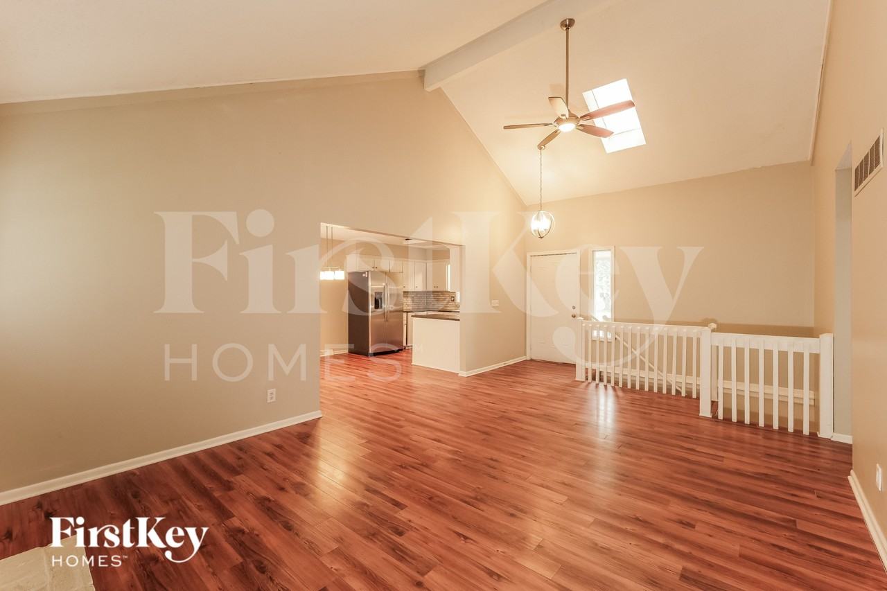 804 Ne Karapat Dr - Photo 5 of 19