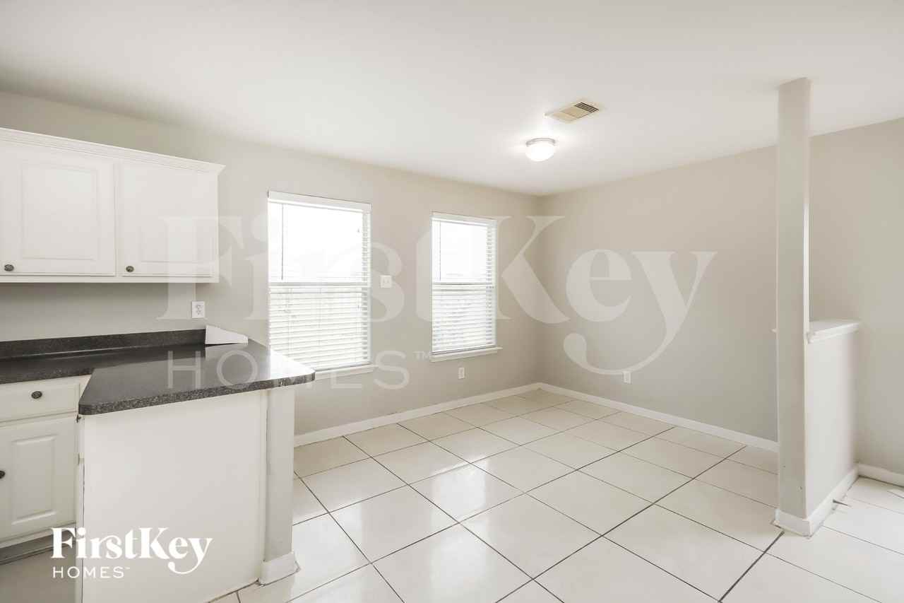 7202 Nettle Springs Ct - Photo 4 of 16