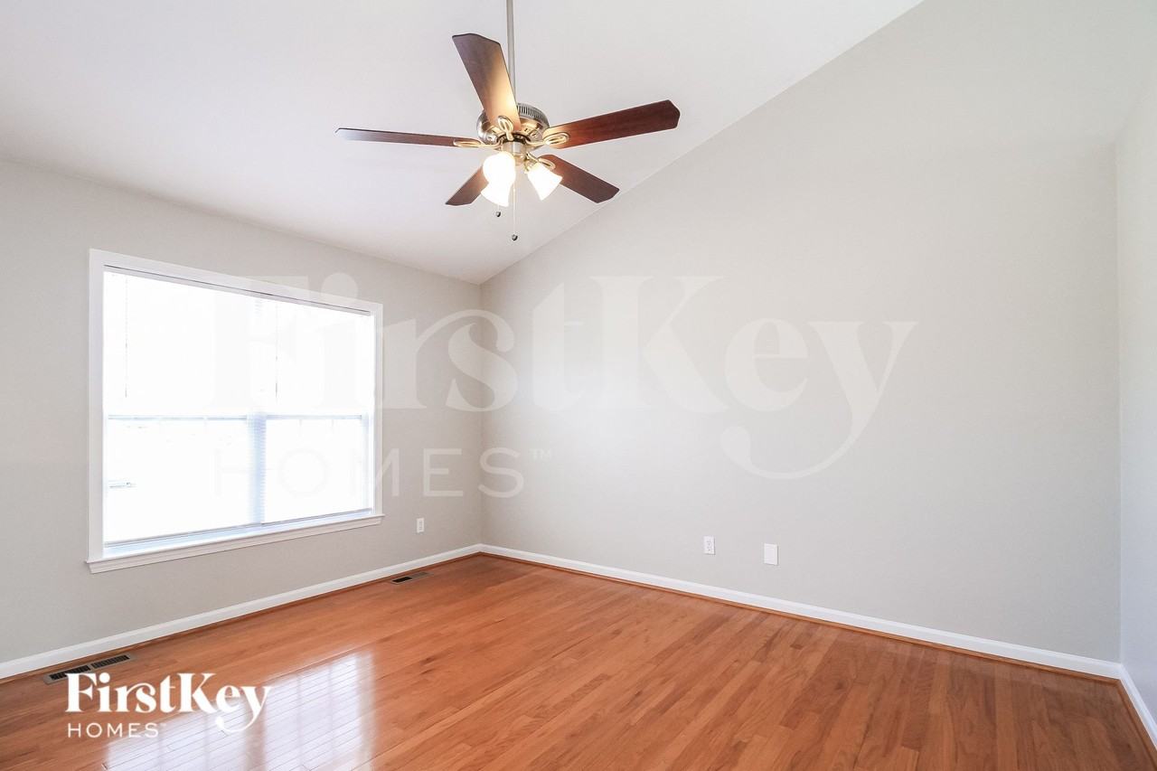 699 Hitchcock Way - Photo 3 of 15