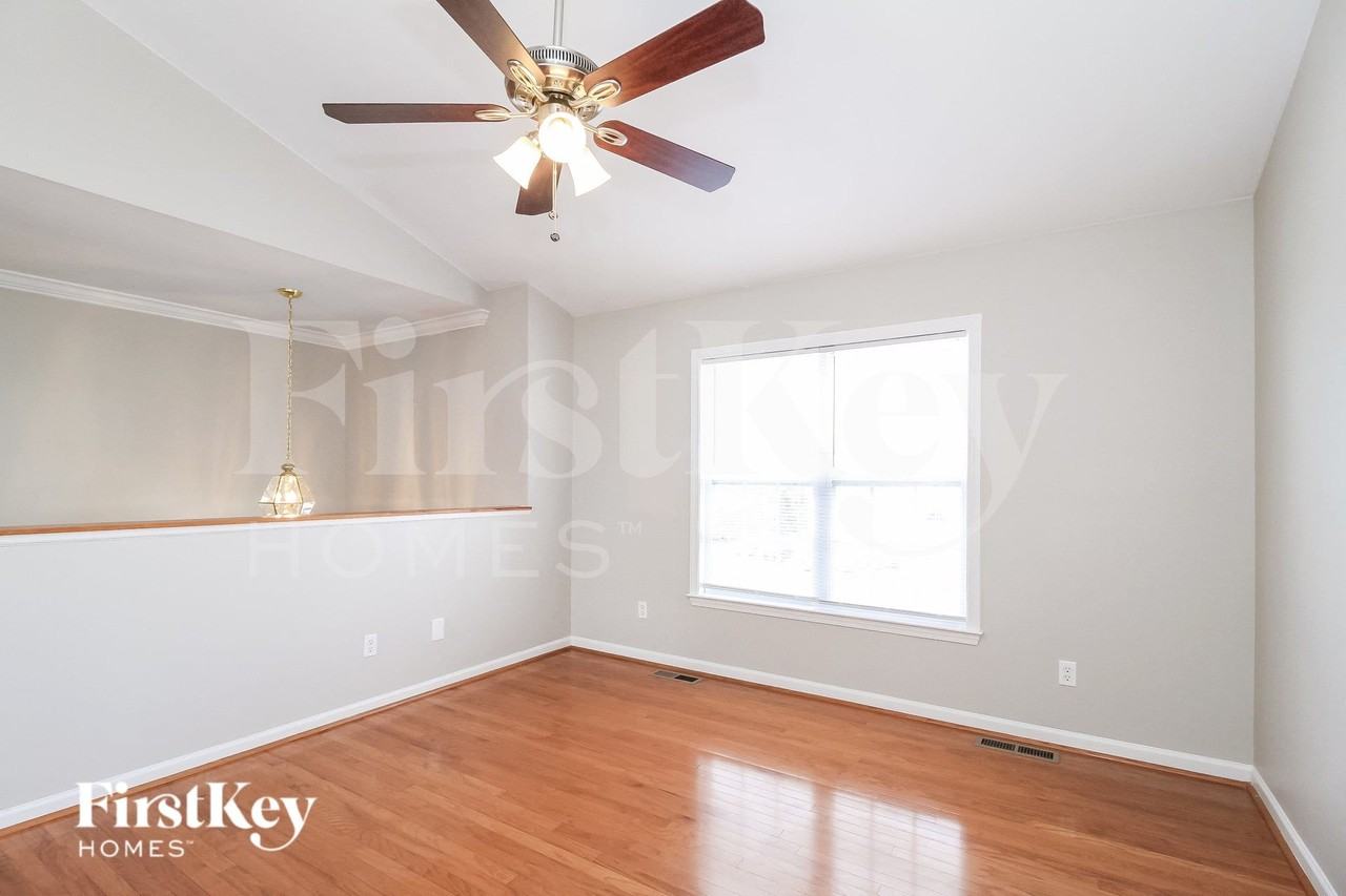 699 Hitchcock Way - Photo 4 of 15