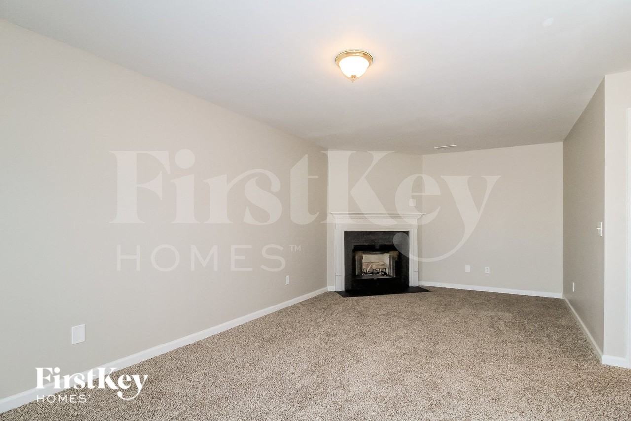 699 Hitchcock Way - Photo 6 of 15
