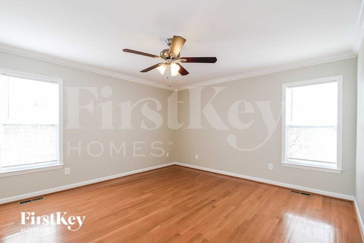 699 Hitchcock Way - Photo 7 of 15