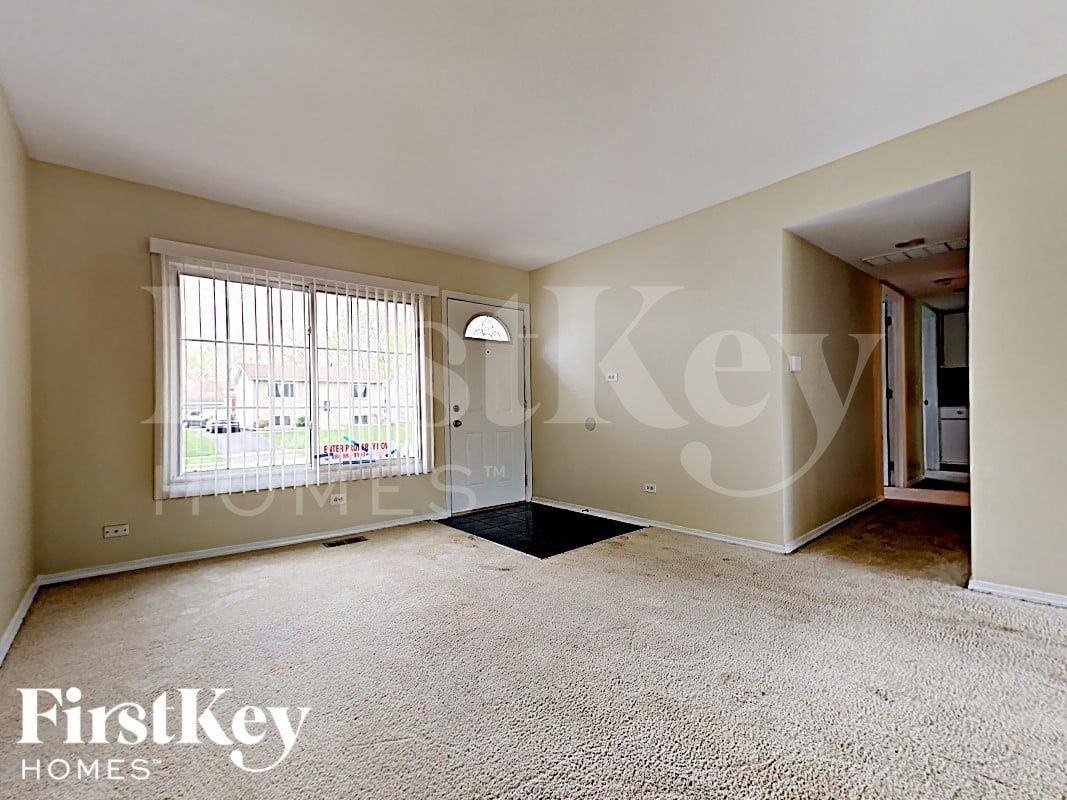 6933 Hemlock St - Photo 3 of 13