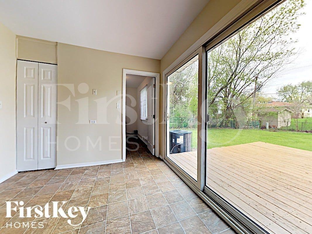 6933 Hemlock St - Photo 6 of 13