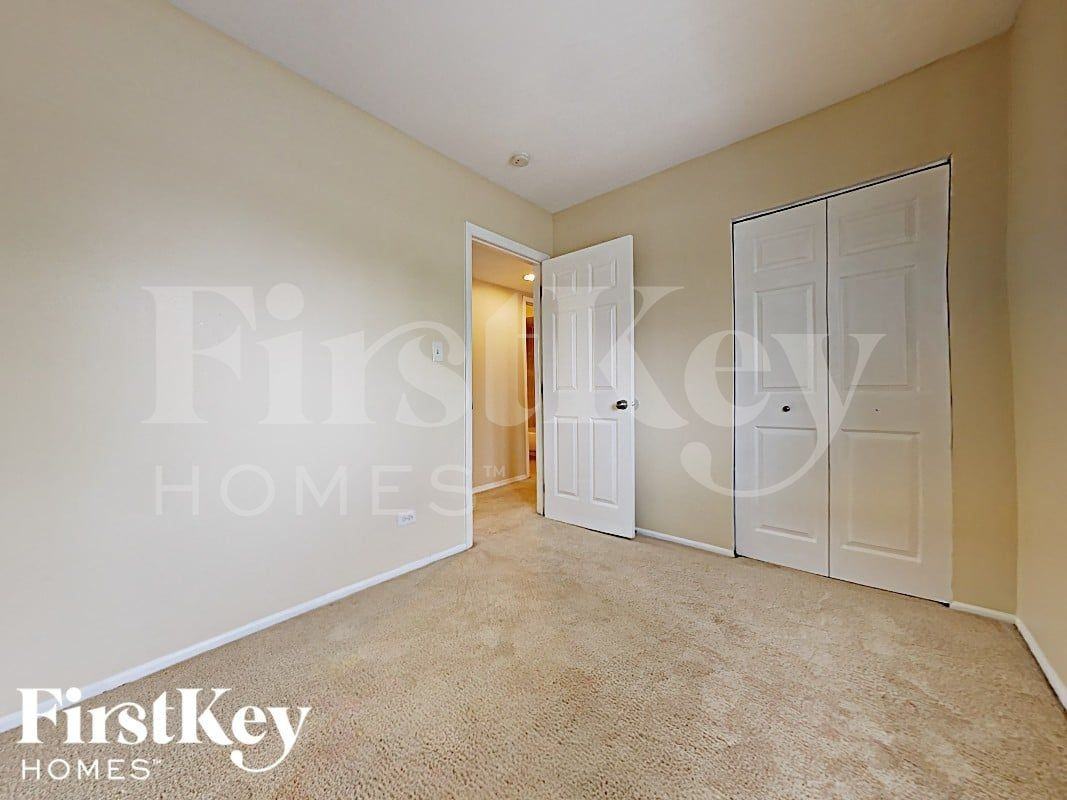 6933 Hemlock St - Photo 7 of 13