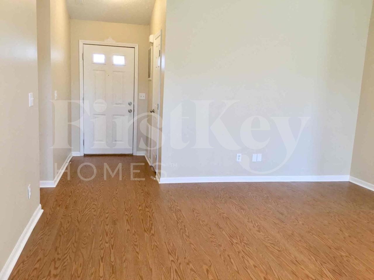 687 Bobolink Ct - Photo 4 of 26