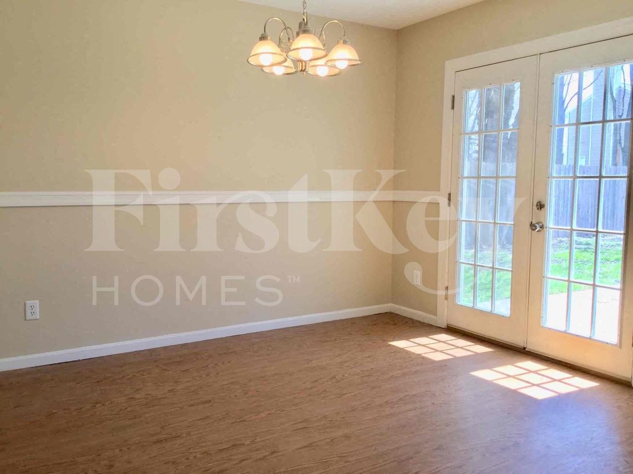687 Bobolink Ct - Photo 6 of 26